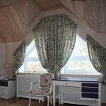Individual curtains for symmetrical triangular curtains