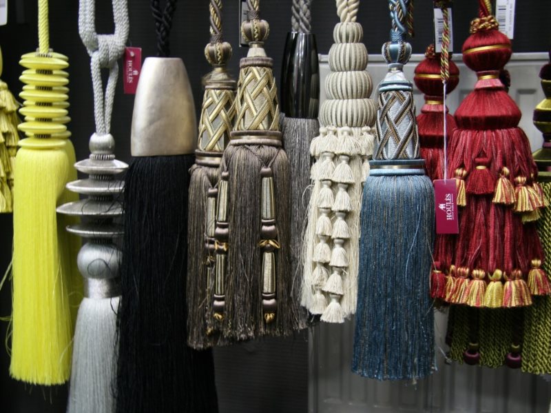 Une variété de pinceaux pour décorer les rideaux