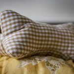 Damalı boyun yastığı