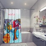 Rideaux de designer dans la salle de bain