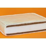 Matelas pour un enfant dans la coupe