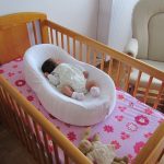 Le cocon de matelas peut être utilisé dans le berceau et dans le parent