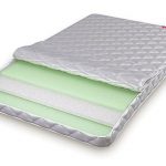 Le matelas est constitué de fines couches de différents remplissages.