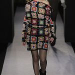 Robe à la mode à partir de carrés tricotés