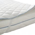Le couvre-matelas Summer 80x190 est un modèle de qualité avec un rembourrage en coton