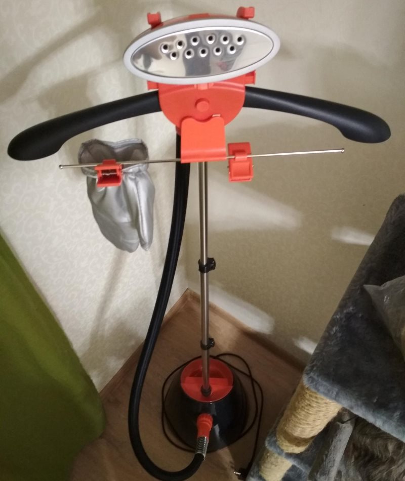Steamer UNIT UGS-126 pour rideaux et vêtements