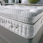 Le matelas orthopédique en deux pièces vous permet de créer une surface douce et dure