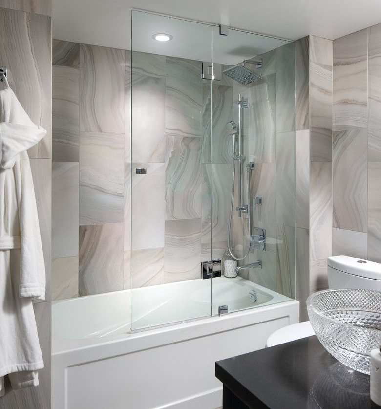 Cam bölmeli iç banyo