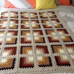 Plaid à la main en beige et marron