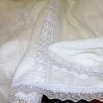 Tricot à carreaux avec dentelle faites-le vous-même