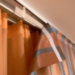 Gestreifte Klettvorhänge mit Haken