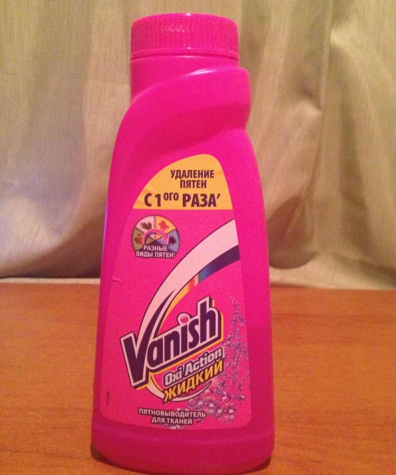 Bouteille rose avec détachant Vanish