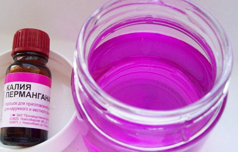 Préparation d'une solution de permanganate de potassium pour le lavage de tulle