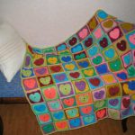 Coeurs multicolores dans un carré de résidus de fil