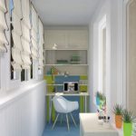 Römische Vorhänge auf dem Balkon mit Arbeitsplatz