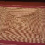 Tapis moucheté avec des aiguilles