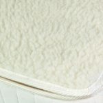 Les couvre-matelas en laine sont recommandés pour les personnes souffrant de douleurs musculaires et articulaires.