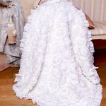 Couverture blanche chic avec des roses