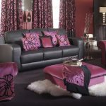 Rideaux design chic dans le salon avec deux fenêtres