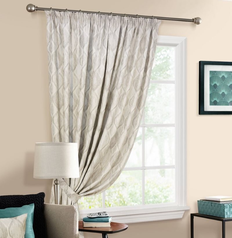 Direct curtain on the round cornice
