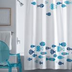 Rideau lumineux dans la salle de bain de la société spirella