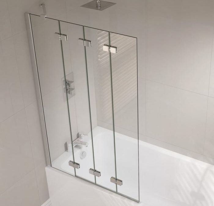 Quatre sections de verre du rideau accordéon