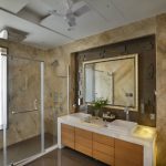 Niches décoratives à l'intérieur de la salle de bain