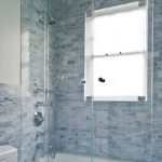 Cloison en verre avec portes coulissantes