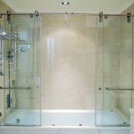 Portes vitrées sur le tuyau d'avant-toit