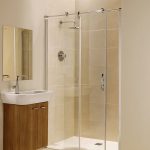 Borne suspendue avec décoration en bois