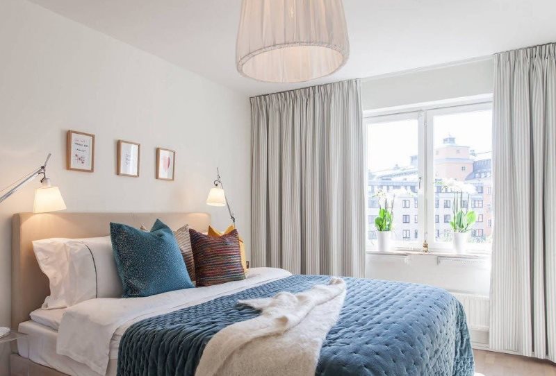 Rideaux de lumière à l'intérieur de la chambre