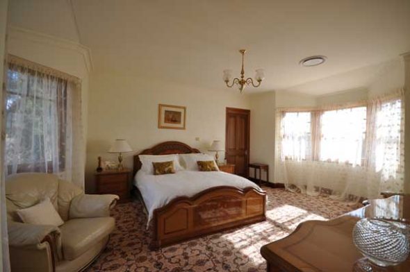 Chambre avec baies vitrées