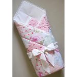 Plaid matelassé rose avec noeud blanc