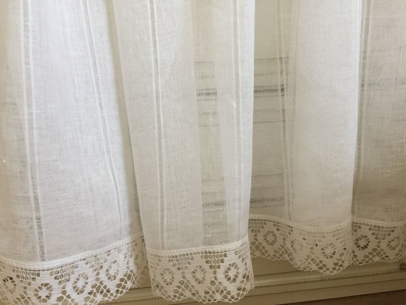 Tulle de lin avec bordure en dentelle