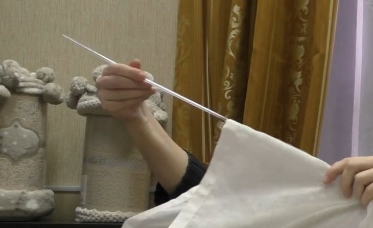 We take out the rods from the pockets on the canvas of the Roman curtains