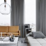 beaux rideaux à l'intérieur de l'appartement