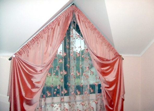 Short curtain rails