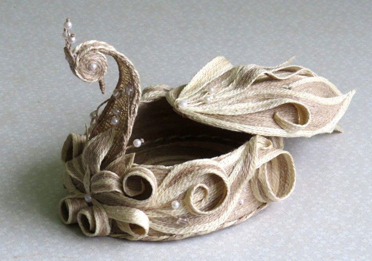 boîte à bijoux en jute avec vos propres mains