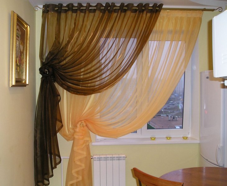 rideaux à fermeture asymétrique
