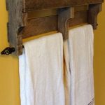 porte-serviettes à l'intérieur de la photo de la salle de bain