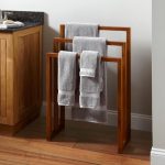 porte-serviettes dans la décoration de la salle de bain