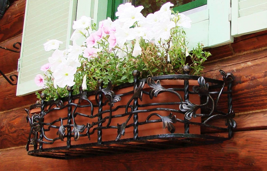 balcons fleuris à la fenêtre