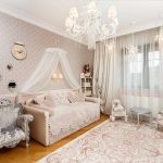 Salle intérieure pour une fille dans un style classique