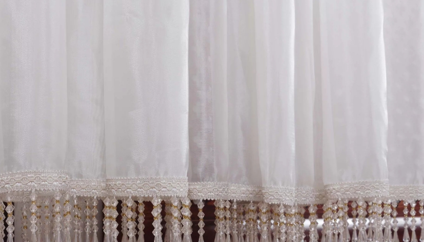 Reka bentuk tulle dengan hiasan foto