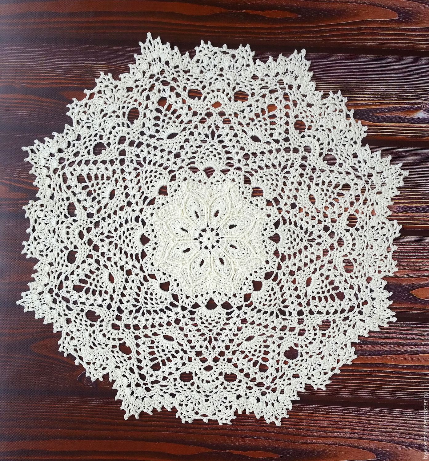 serviette de filet au crochet laiteuse