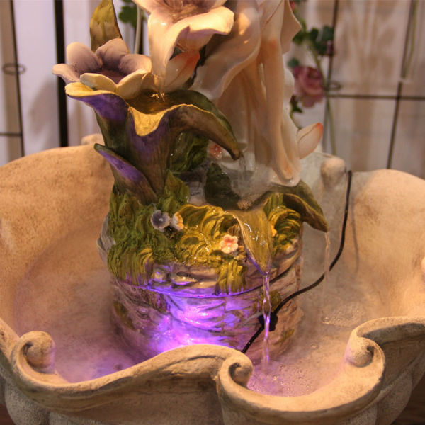 fontaine à la maison avec des lumières