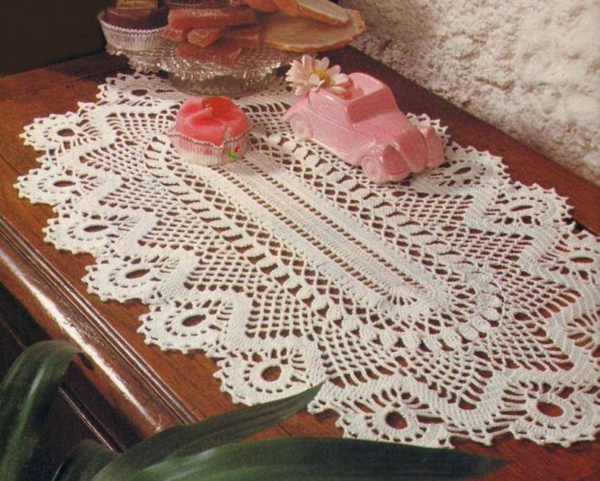 photo de décor de serviette de filet au crochet