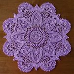 serviette de table au crochet pourpre