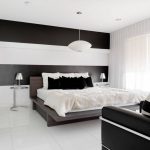 Chambre élégante avec des rideaux blancs