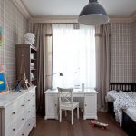 Papier peint dans une cage dans la chambre des enfants